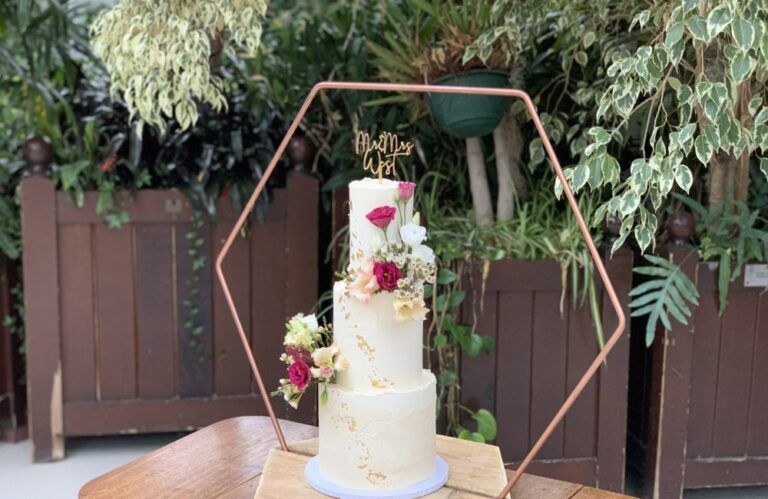 Uses to Wooden Hoop Cake Stand: